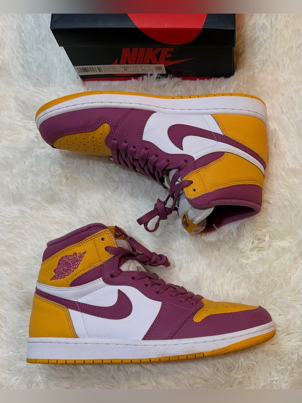 Jordan 1 Retro High OG Brotherhood - Men's 9.5 / Women’s - 555088-706 - Picture 4 of 13
